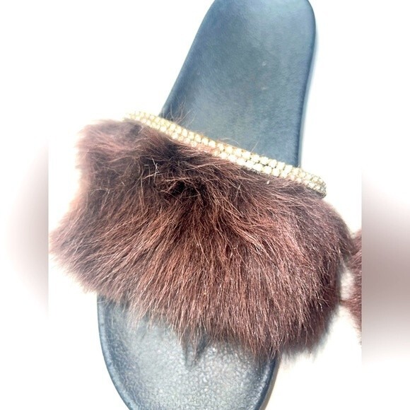 Brown faux fur‎ rhinestone slides size large fits 9/10 Fabulous! - Picture 2 of 3
